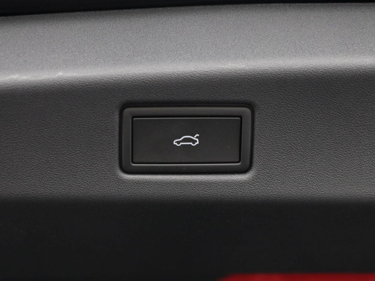 Volkswagen ID.7 Volkswagen ID.7 Tourer Pro Limited Edition 77 kWh | Trekhaak | Adaptief onderstel | Panoramadak | Harman/Kardon | Head Up Display | Stoelkoeling |