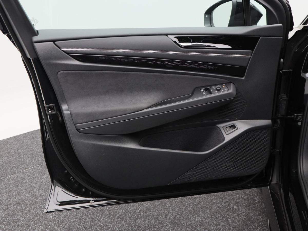 Volkswagen ID.7 Volkswagen ID.7 Tourer Pro Limited Edition 77 kWh | Trekhaak | Adaptief onderstel | Panoramadak | Harman/Kardon | Head Up Display | Stoelkoeling |
