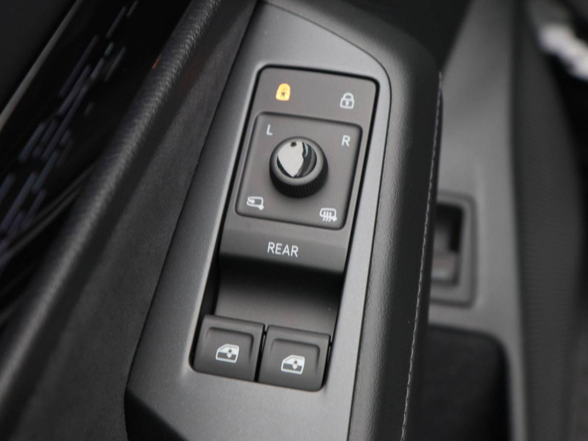 Volkswagen ID.7 Volkswagen ID.7 Tourer Pro Limited Edition 77 kWh | Trekhaak | Adaptief onderstel | Panoramadak | Harman/Kardon | Head Up Display | Stoelkoeling |