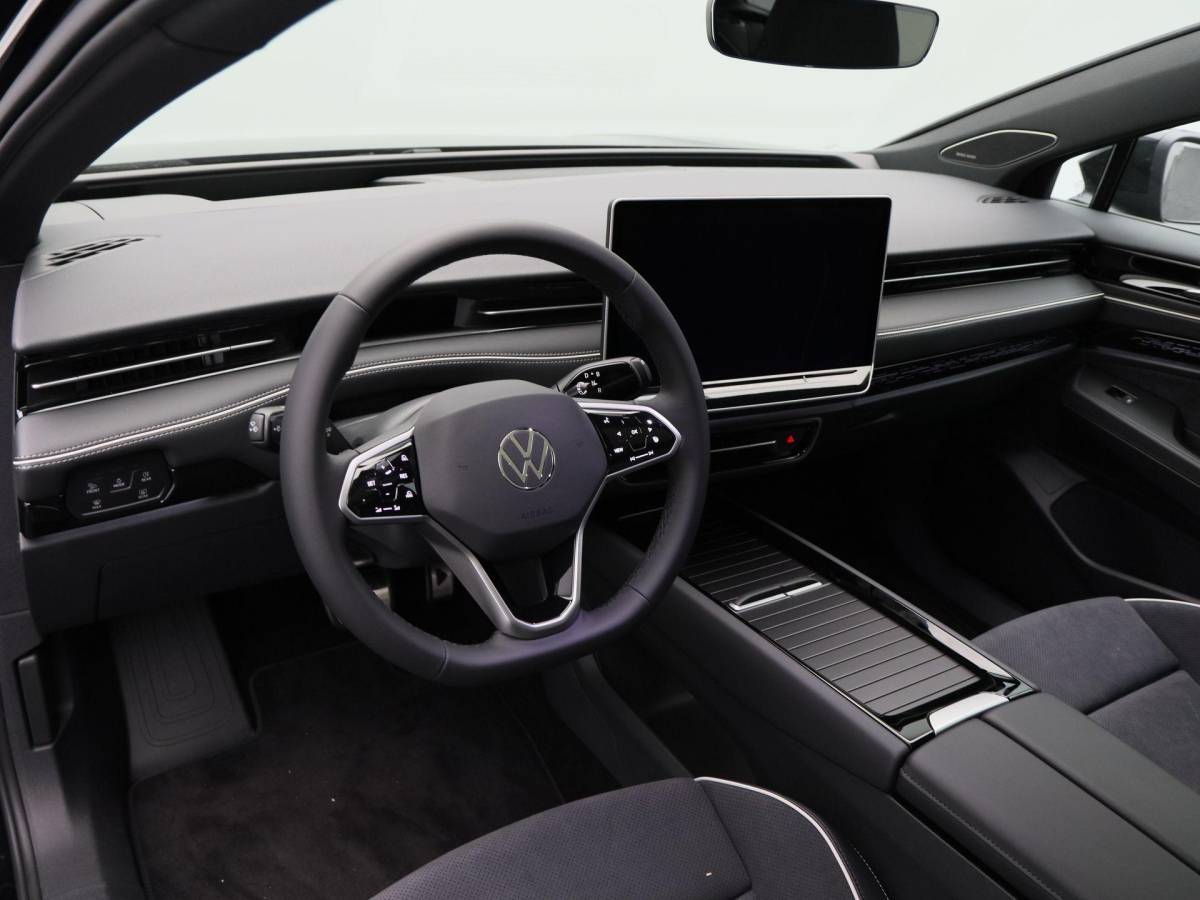 Volkswagen ID.7 Volkswagen ID.7 Tourer Pro Limited Edition 77 kWh | Trekhaak | Adaptief onderstel | Panoramadak | Harman/Kardon | Head Up Display | Stoelkoeling |