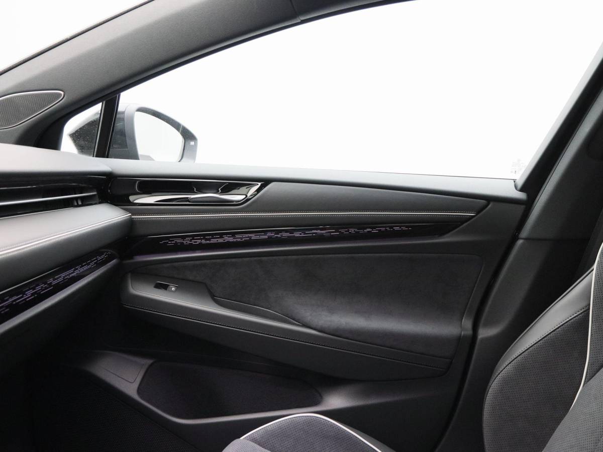 Volkswagen ID.7 Volkswagen ID.7 Tourer Pro Limited Edition 77 kWh | Trekhaak | Adaptief onderstel | Panoramadak | Harman/Kardon | Head Up Display | Stoelkoeling |