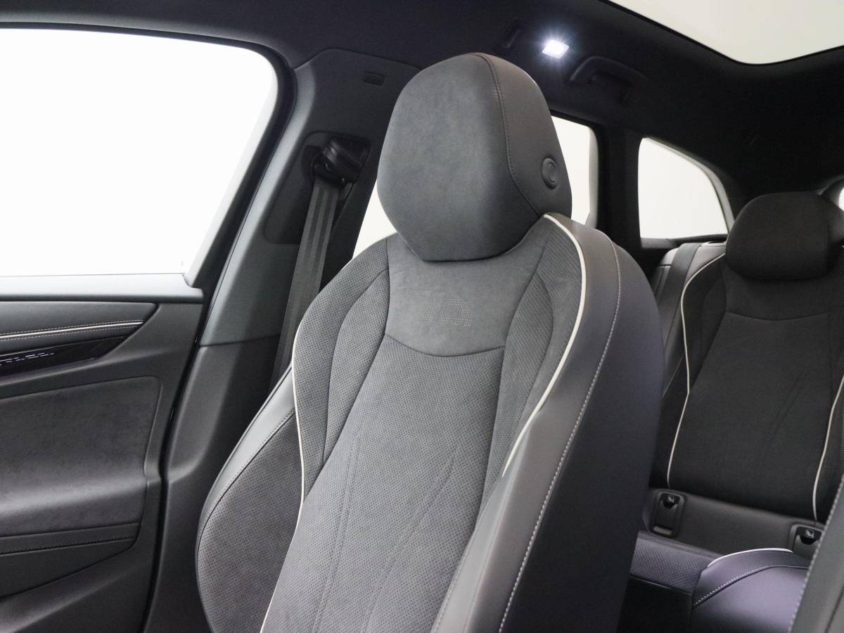 Volkswagen ID.7 Volkswagen ID.7 Tourer Pro Limited Edition 77 kWh | Trekhaak | Adaptief onderstel | Panoramadak | Harman/Kardon | Head Up Display | Stoelkoeling |