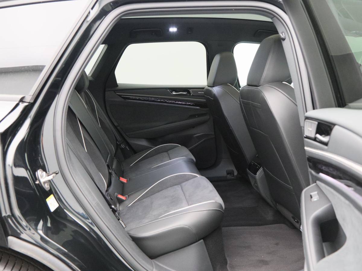 Volkswagen ID.7 Volkswagen ID.7 Tourer Pro Limited Edition 77 kWh | Trekhaak | Adaptief onderstel | Panoramadak | Harman/Kardon | Head Up Display | Stoelkoeling |
