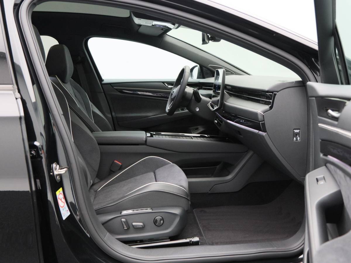 Volkswagen ID.7 Volkswagen ID.7 Tourer Pro Limited Edition 77 kWh | Trekhaak | Adaptief onderstel | Panoramadak | Harman/Kardon | Head Up Display | Stoelkoeling |