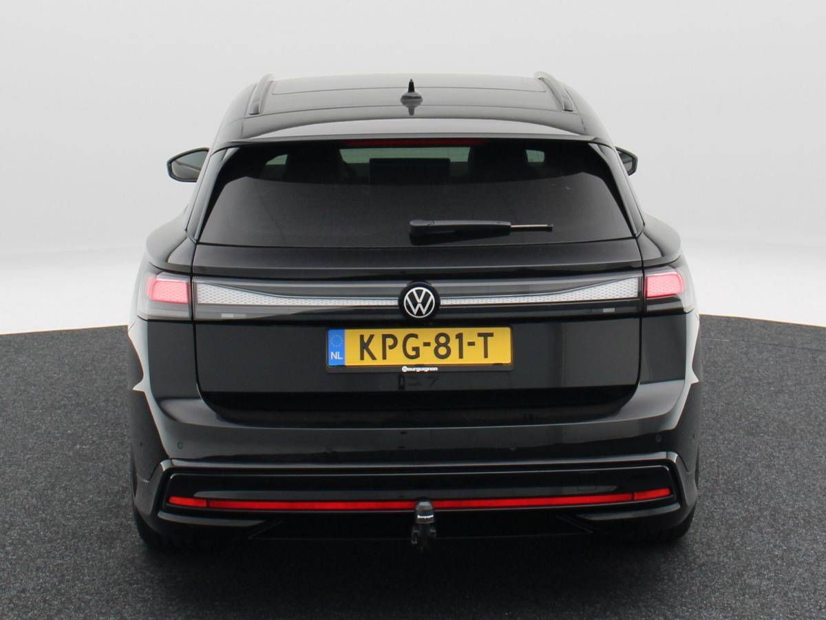 Volkswagen ID.7 Volkswagen ID.7 Tourer Pro Limited Edition 77 kWh | Trekhaak | Adaptief onderstel | Panoramadak | Harman/Kardon | Head Up Display | Stoelkoeling |