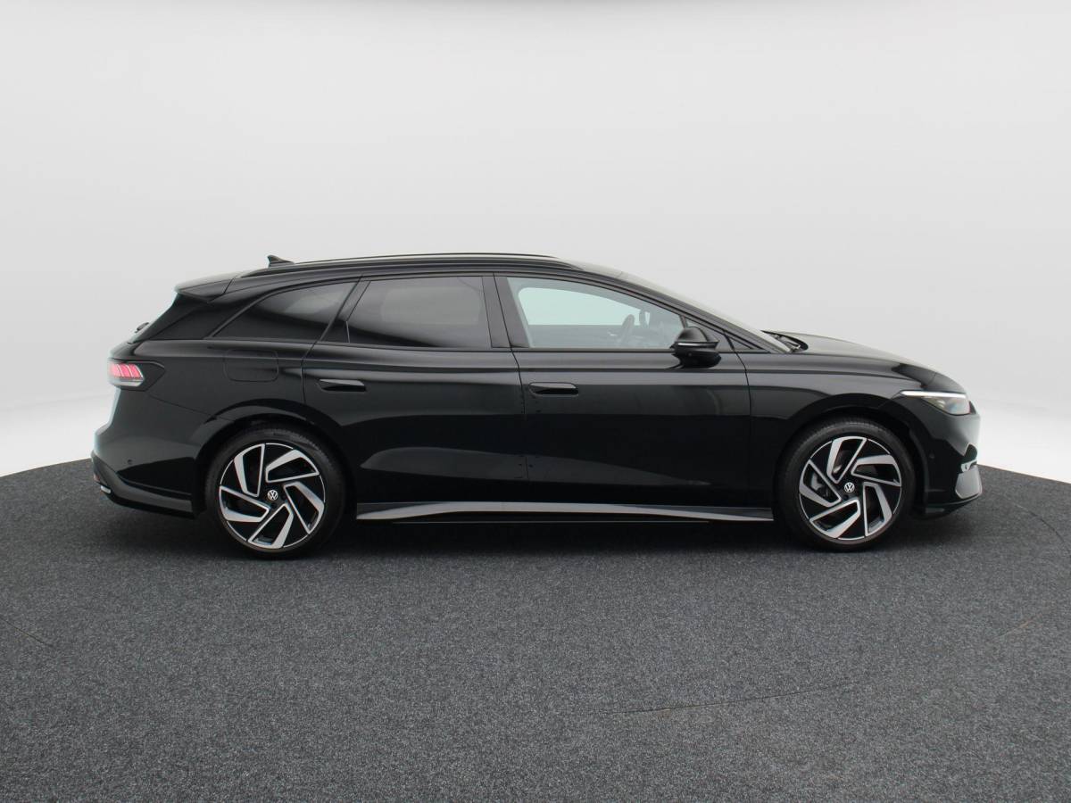 Volkswagen ID.7 Volkswagen ID.7 Tourer Pro Limited Edition 77 kWh | Trekhaak | Adaptief onderstel | Panoramadak | Harman/Kardon | Head Up Display | Stoelkoeling |