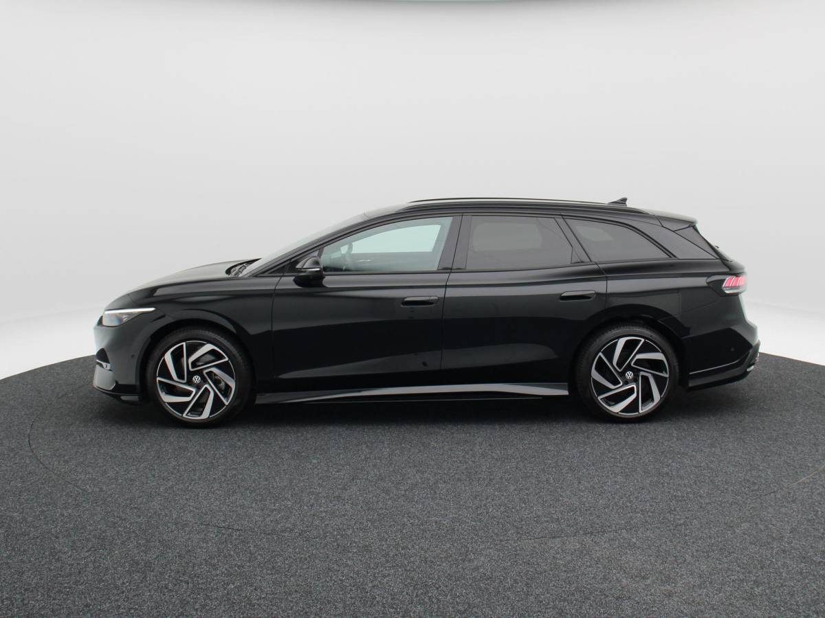 Volkswagen ID.7 Volkswagen ID.7 Tourer Pro Limited Edition 77 kWh | Trekhaak | Adaptief onderstel | Panoramadak | Harman/Kardon | Head Up Display | Stoelkoeling |