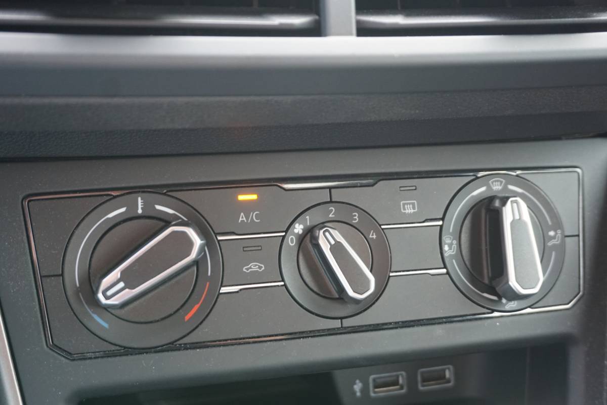 Volkswagen Polo Volkswagen Polo 1.0 TSI Comfortline Automaat | ADAPT. CRUISE | VIRT. COCKPIT | CARPLAY | PDC V+A