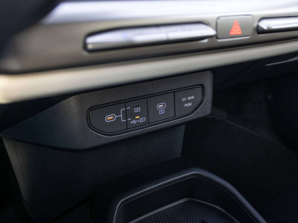 Kia EV4 Kia EV4 GT-Line Business Edition 81.4 kWh | DIRECT LEVERBAAR | Navi. | Stoel&Stuur Verwarming | Clima. |  Lichtmetalen velgen | LED | Dodehoekassistentie | GT-Line Vegan Lederen Stoelbekleding