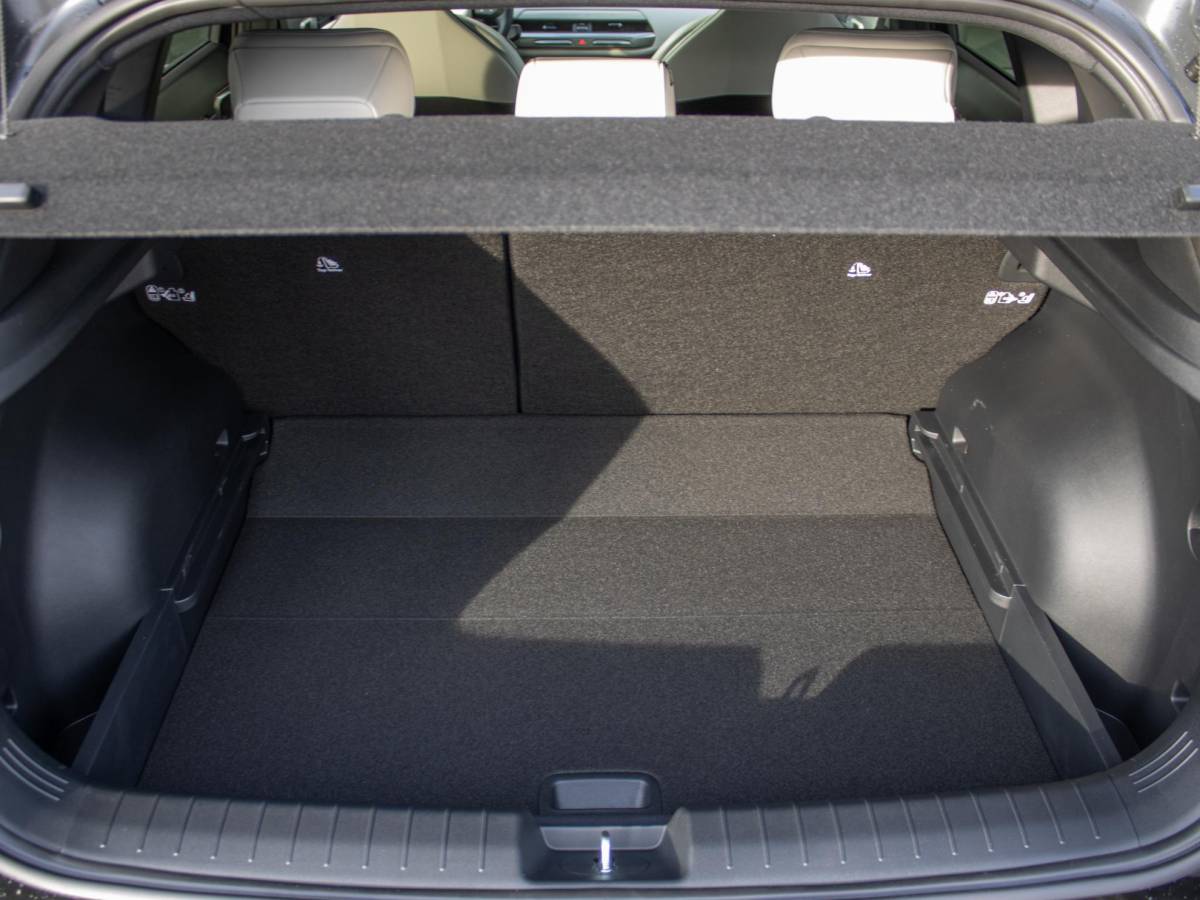 Kia EV4 Kia EV4 GT-Line Business Edition 81.4 kWh | DIRECT LEVERBAAR | Navi. | Stoel&Stuur Verwarming | Clima. |  Lichtmetalen velgen | LED | Dodehoekassistentie | GT-Line Vegan Lederen Stoelbekleding