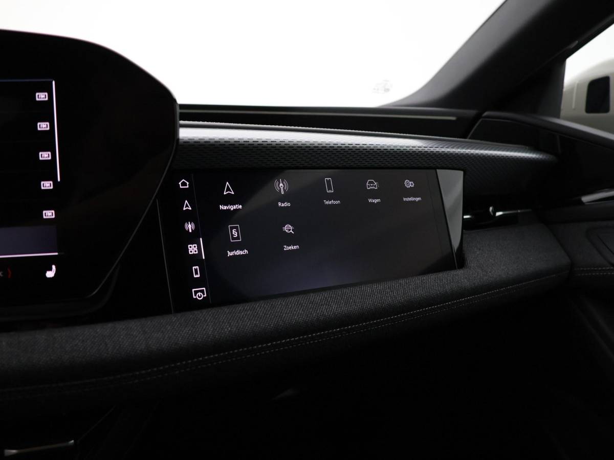 Audi A6 Avant e-tron Audi A6 Avant e-tron S edition 286pk 83 kWh · SOH 97,3% · Warmtepomp · Wegklapbare Trekhaak · 360 Camera · Elek. Voorstoelen · 21” Inch · Achterbank verwarmd · Garantie t/m 09-01-2031 of 100.000km