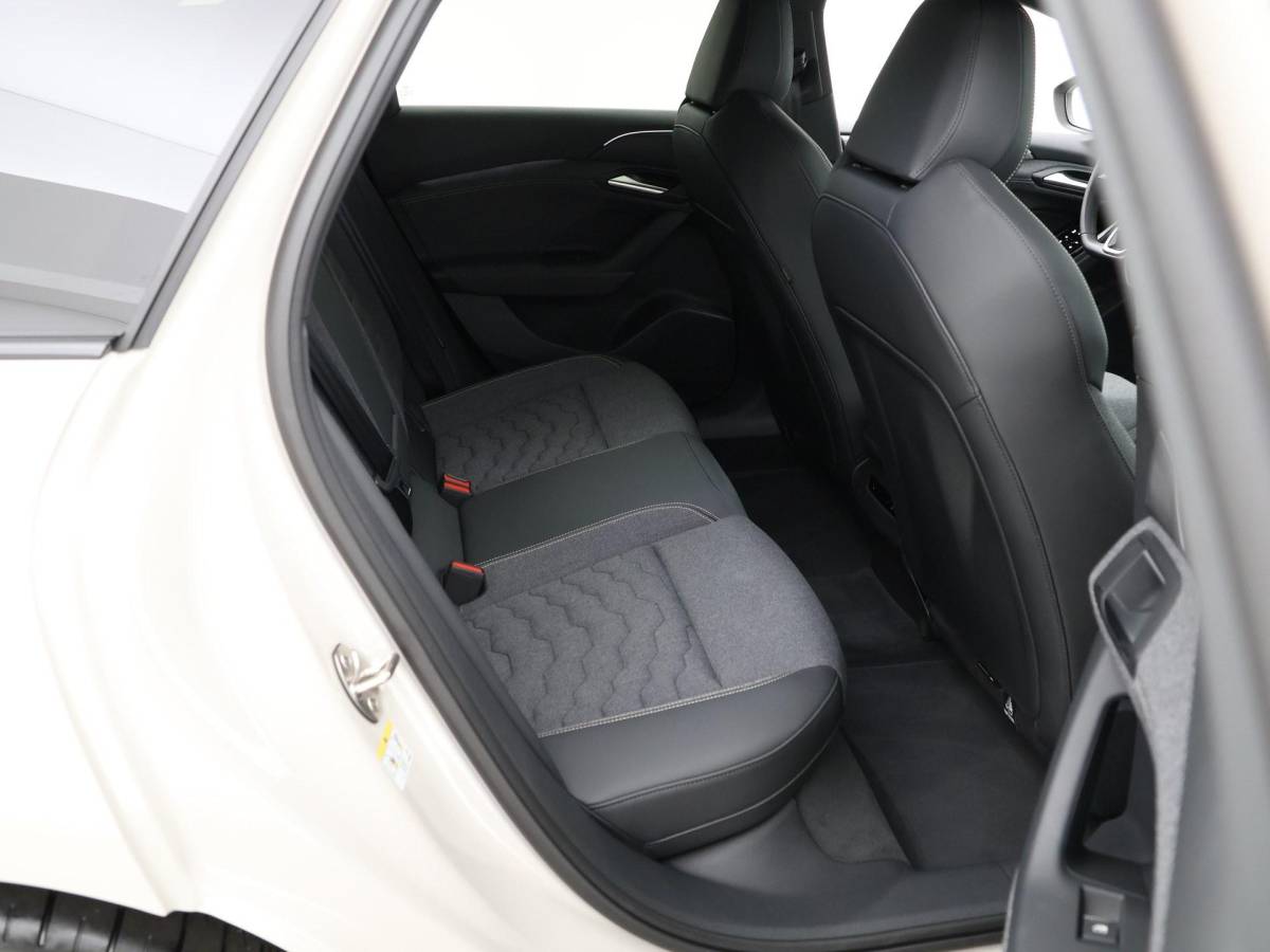 Audi A6 Avant e-tron Audi A6 Avant e-tron S edition 286pk 83 kWh · SOH 97,3% · Warmtepomp · Wegklapbare Trekhaak · 360 Camera · Elek. Voorstoelen · 21” Inch · Achterbank verwarmd · Garantie t/m 09-01-2031 of 100.000km