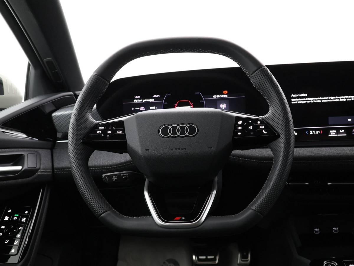 Audi A6 Avant e-tron Audi A6 Avant e-tron S edition 286pk 83 kWh · SOH 97,3% · Warmtepomp · Wegklapbare Trekhaak · 360 Camera · Elek. Voorstoelen · 21” Inch · Achterbank verwarmd · Garantie t/m 09-01-2031 of 100.000km