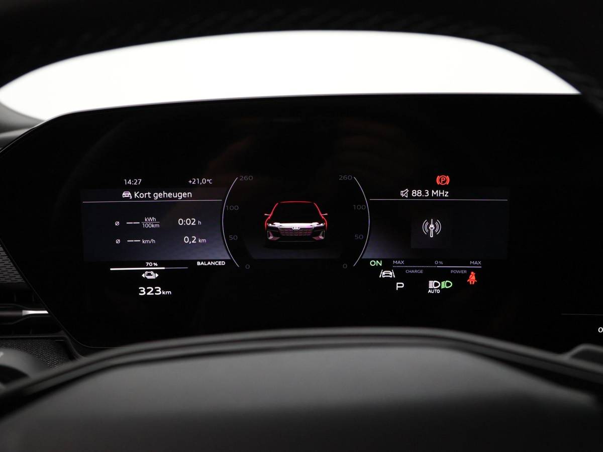 Audi A6 Avant e-tron Audi A6 Avant e-tron S edition 286pk 83 kWh · SOH 97,3% · Warmtepomp · Wegklapbare Trekhaak · 360 Camera · Elek. Voorstoelen · 21” Inch · Achterbank verwarmd · Garantie t/m 09-01-2031 of 100.000km