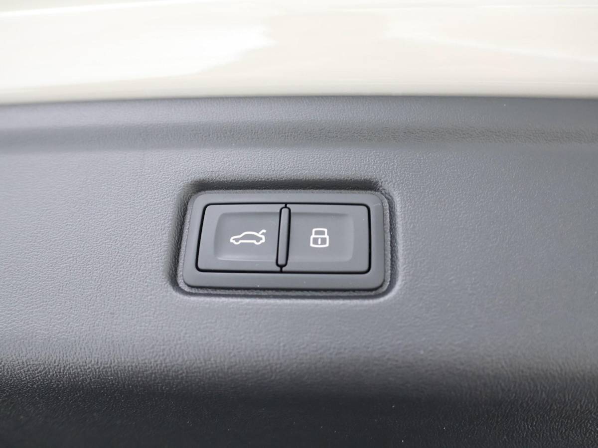 Audi A6 Avant e-tron Audi A6 Avant e-tron S edition 286pk 83 kWh · SOH 97,3% · Warmtepomp · Wegklapbare Trekhaak · 360 Camera · Elek. Voorstoelen · 21” Inch · Achterbank verwarmd · Garantie t/m 09-01-2031 of 100.000km