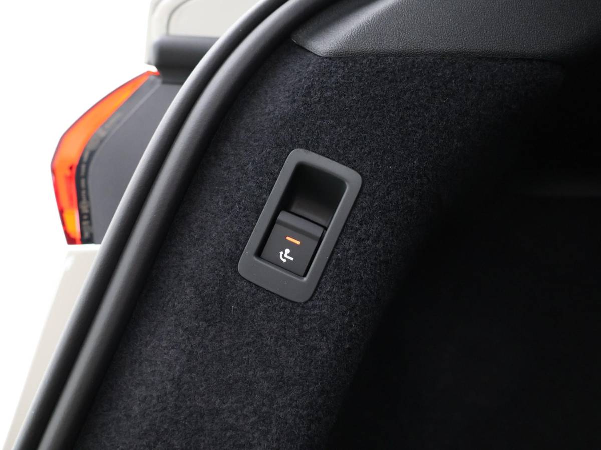 Audi A6 Avant e-tron Audi A6 Avant e-tron S edition 286pk 83 kWh · SOH 97,3% · Warmtepomp · Wegklapbare Trekhaak · 360 Camera · Elek. Voorstoelen · 21” Inch · Achterbank verwarmd · Garantie t/m 09-01-2031 of 100.000km