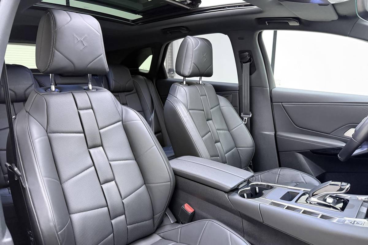 DS DS 7 DS 7 1.6 PHEV 300 4×4 Etoile | Navigatie | Panoramadak | Lederen bekleding | Elektrische achterklep | Full LED koplampen | Adaptive Cruise Control | 19″ Lichtmetalen velgen | Drive Assist