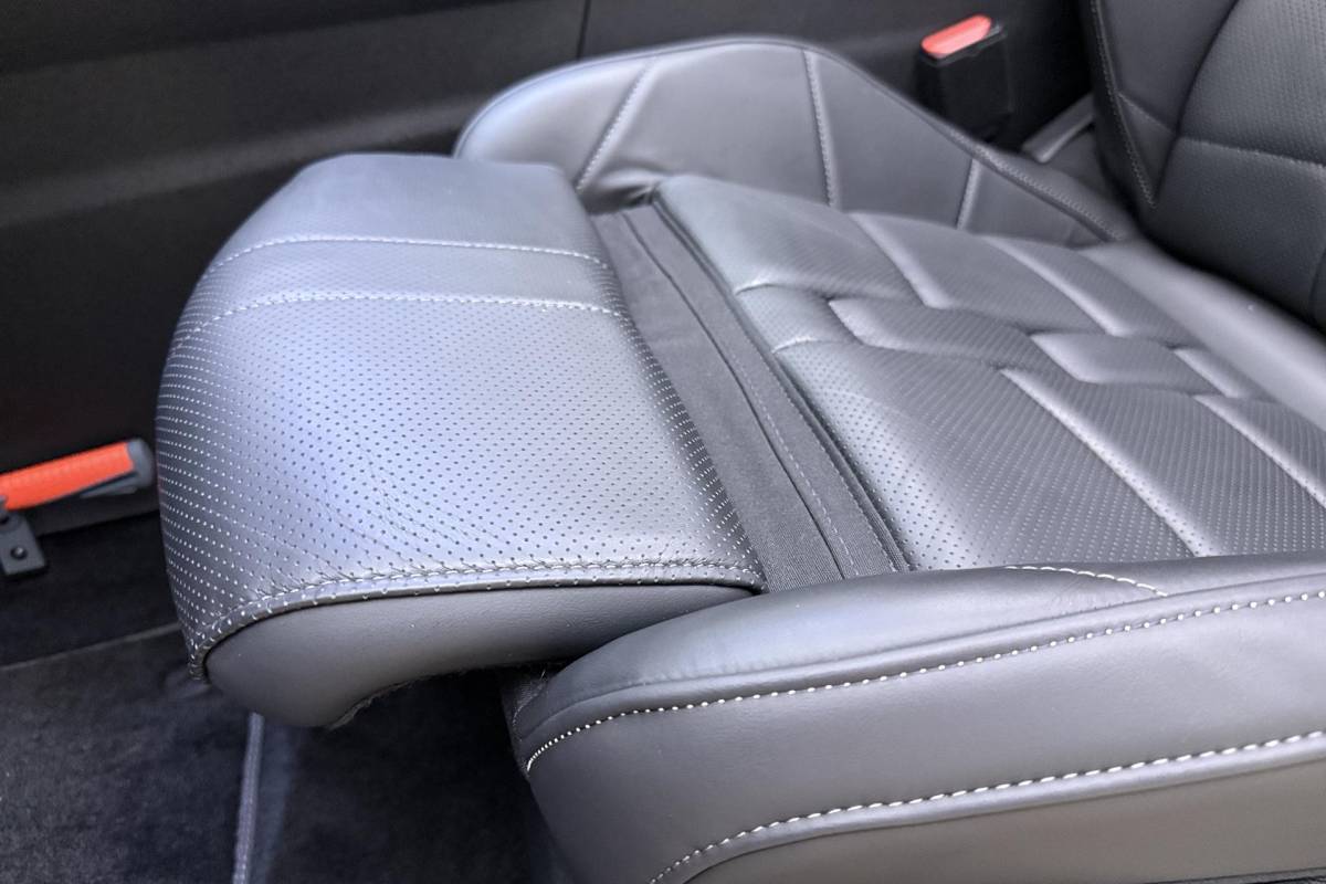 DS DS 7 DS 7 1.6 PHEV 300 4×4 Etoile | Navigatie | Panoramadak | Lederen bekleding | Elektrische achterklep | Full LED koplampen | Adaptive Cruise Control | 19″ Lichtmetalen velgen | Drive Assist