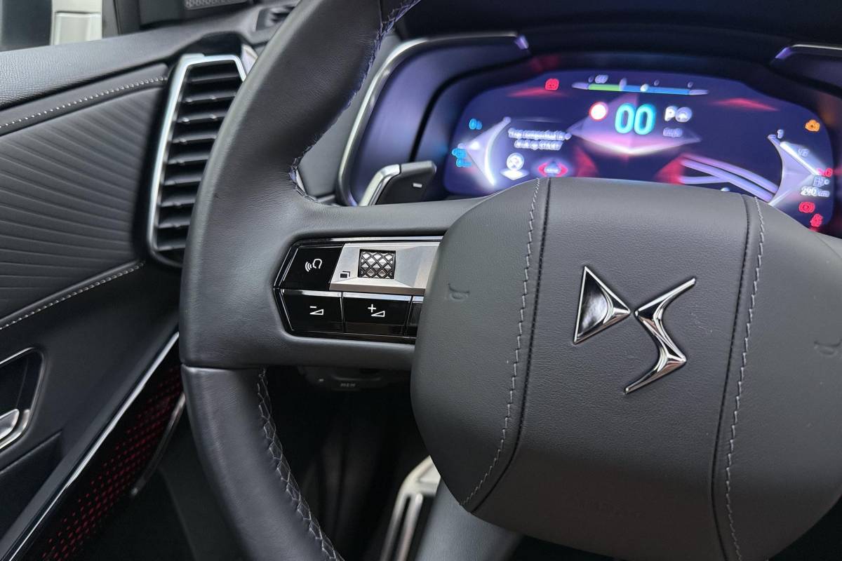 DS DS 7 DS 7 1.6 PHEV 300 4×4 Etoile | Navigatie | Panoramadak | Lederen bekleding | Elektrische achterklep | Full LED koplampen | Adaptive Cruise Control | 19″ Lichtmetalen velgen | Drive Assist