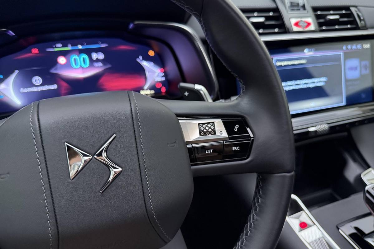 DS DS 7 DS 7 1.6 PHEV 300 4×4 Etoile | Navigatie | Panoramadak | Lederen bekleding | Elektrische achterklep | Full LED koplampen | Adaptive Cruise Control | 19″ Lichtmetalen velgen | Drive Assist