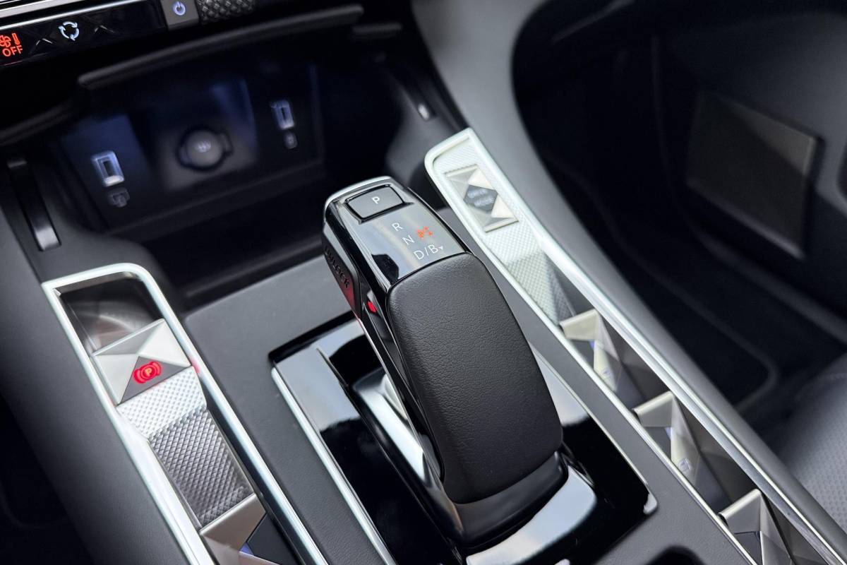 DS DS 7 DS 7 1.6 PHEV 300 4×4 Etoile | Navigatie | Panoramadak | Lederen bekleding | Elektrische achterklep | Full LED koplampen | Adaptive Cruise Control | 19″ Lichtmetalen velgen | Drive Assist