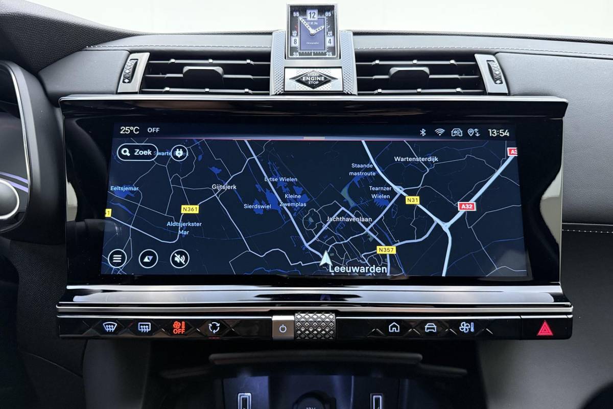 DS DS 7 DS 7 1.6 PHEV 300 4×4 Etoile | Navigatie | Panoramadak | Lederen bekleding | Elektrische achterklep | Full LED koplampen | Adaptive Cruise Control | 19″ Lichtmetalen velgen | Drive Assist