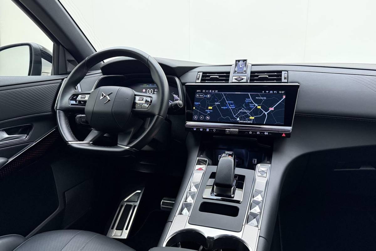 DS DS 7 DS 7 1.6 PHEV 300 4×4 Etoile | Navigatie | Panoramadak | Lederen bekleding | Elektrische achterklep | Full LED koplampen | Adaptive Cruise Control | 19″ Lichtmetalen velgen | Drive Assist