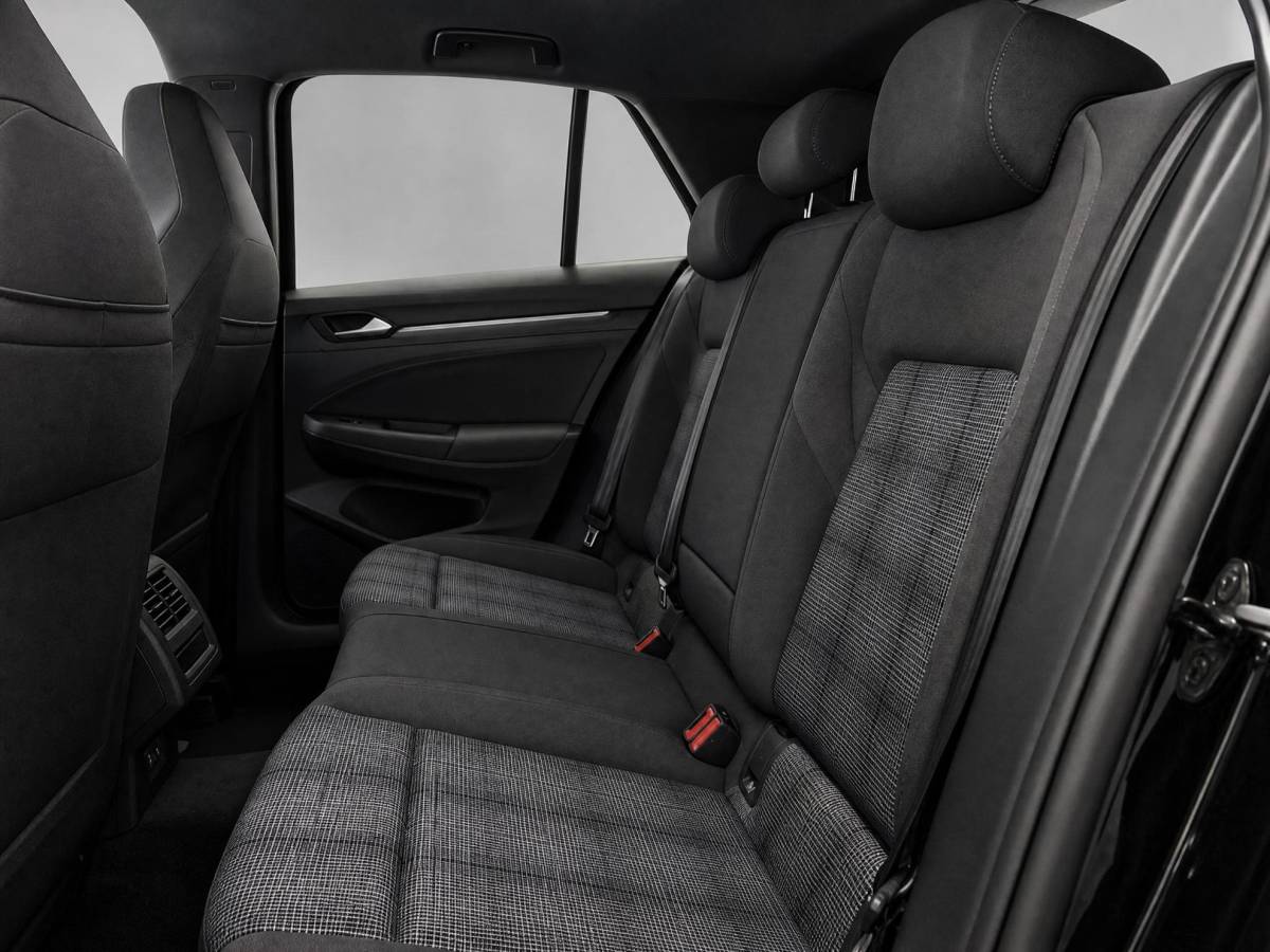 Volkswagen Golf Volkswagen Golf 1.5 272pk DSG eHybrid GTE · Panoramadak · 360 Camera · Apple/Android Car Play · Navigatie · Stoelverwarming · 18” Inch · Garantie t/m 26-11-2030 of 100.000km