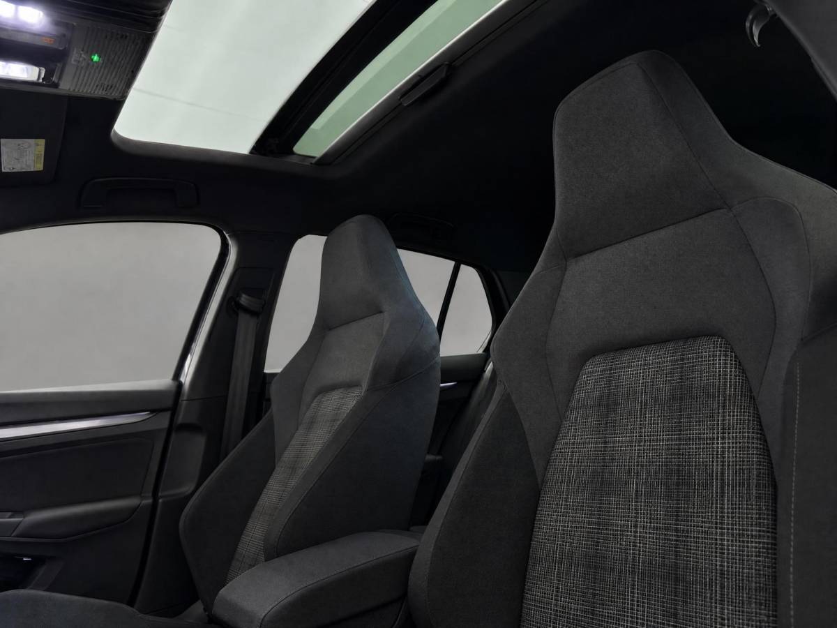 Volkswagen Golf Volkswagen Golf 1.5 272pk DSG eHybrid GTE · Panoramadak · 360 Camera · Apple/Android Car Play · Navigatie · Stoelverwarming · 18” Inch · Garantie t/m 26-11-2030 of 100.000km