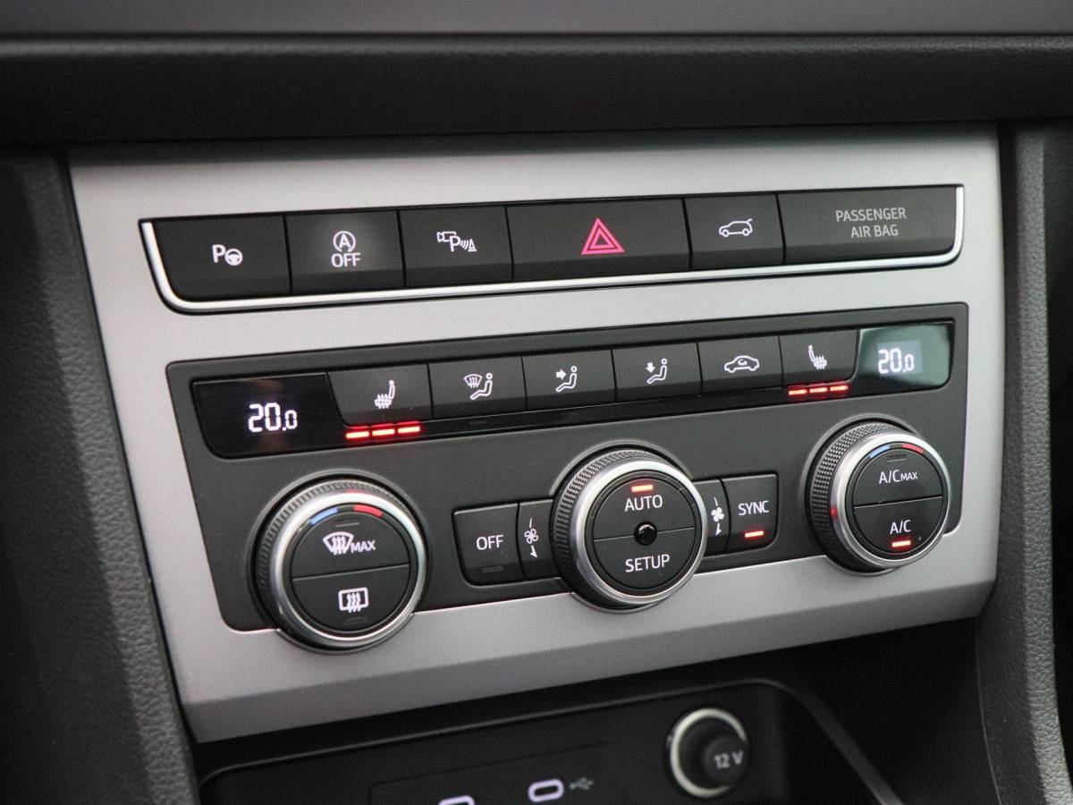 SEAT Ateca SEAT Ateca 1.5 TSi 150 Pk Automaat FR Business Intense | Trekhaak | Panorama dak | 360 Camera | Beats Audio | 19 Inch |