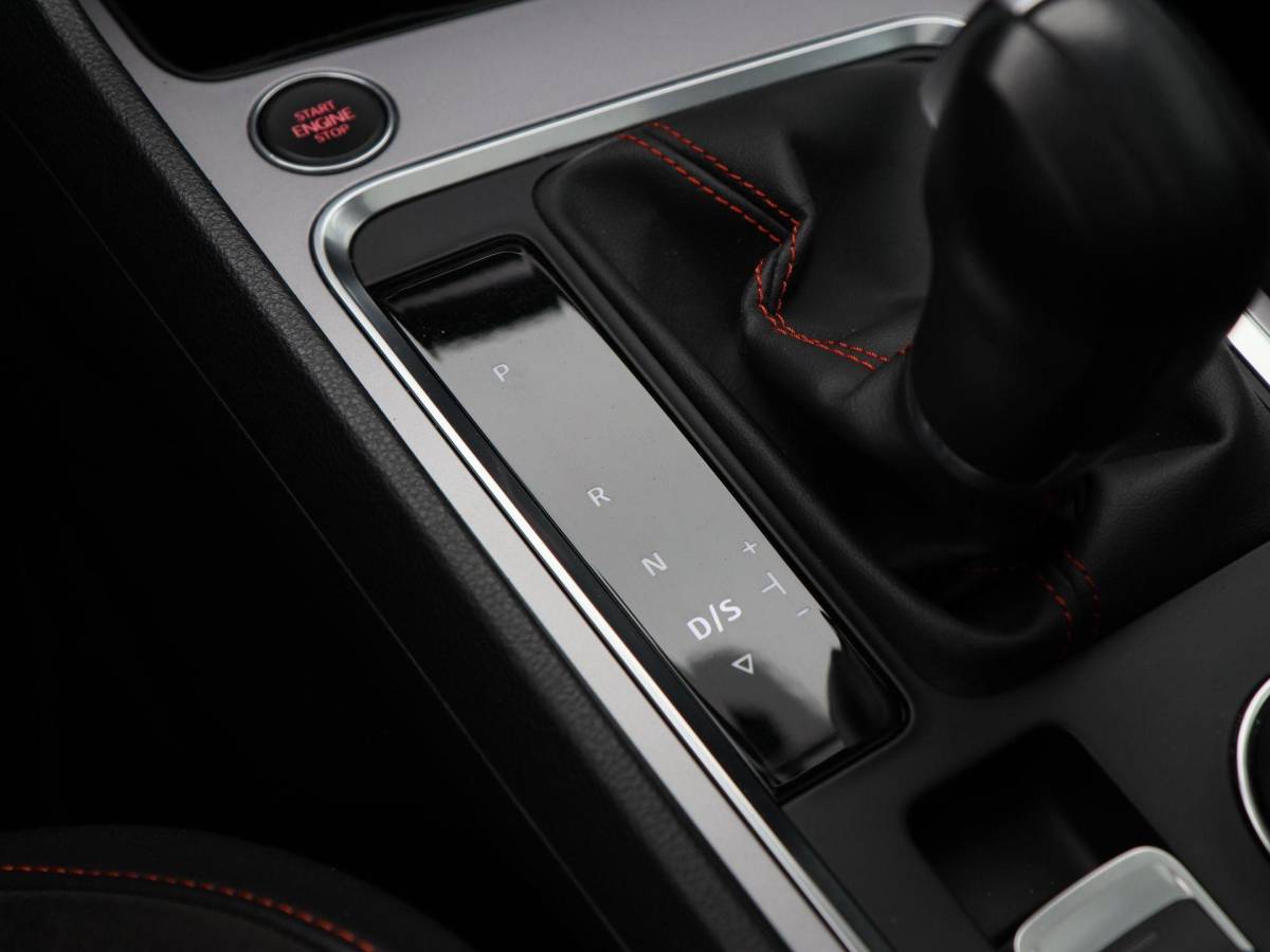 SEAT Ateca SEAT Ateca 1.5 TSi 150 Pk Automaat FR Business Intense | Trekhaak | Panorama dak | 360 Camera | Beats Audio | 19 Inch |