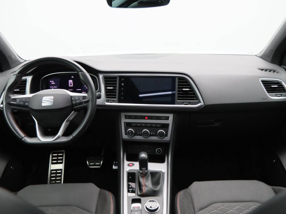SEAT Ateca SEAT Ateca 1.5 TSi 150 Pk Automaat FR Business Intense | Trekhaak | Panorama dak | 360 Camera | Beats Audio | 19 Inch |