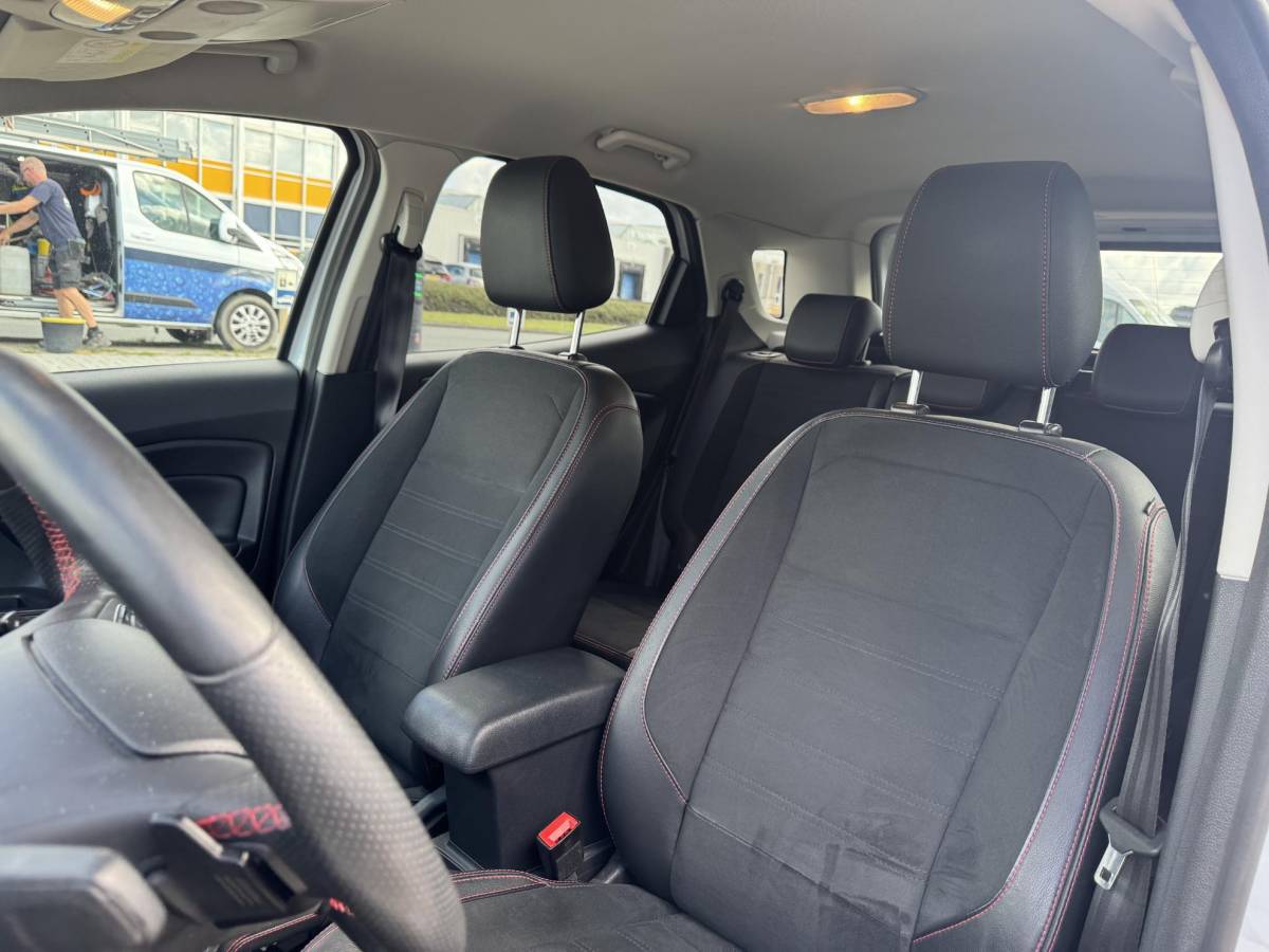 Ford EcoSport Ford EcoSport 1.0 EcoBoost ST-Line Black 125pk | Winterpack | SYNC 3 Navigatie | Achteruitrijcamera | Zwart dak |