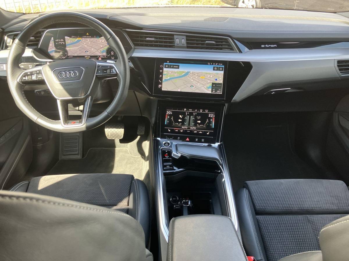 Audi e-tron Audi E-tron 55 300kW/408PK S Line 95Kwh · SOH 94,6% · Panoramadak · Leder/Alcantara · 360°Camera + Parkeersensoren · Stoelverwarming ·