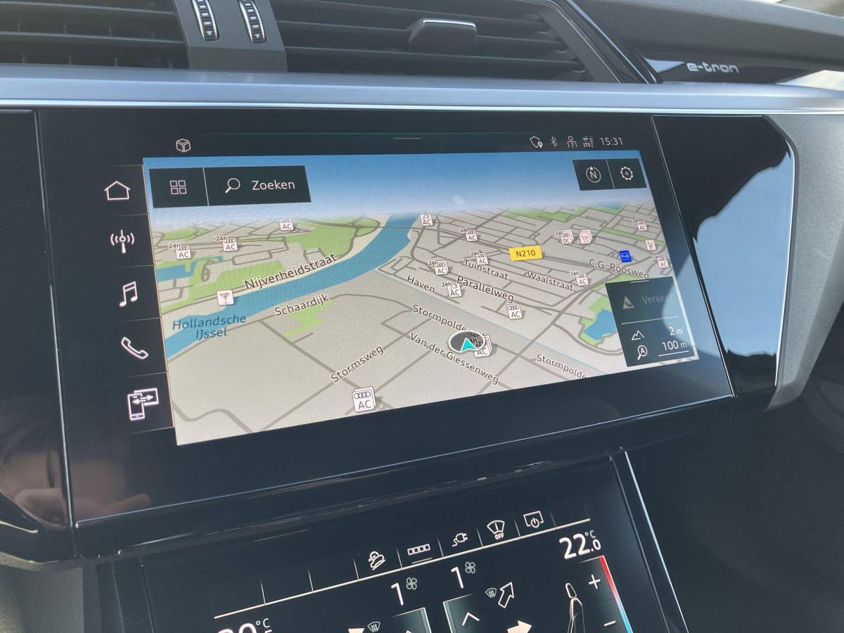 Audi e-tron Audi E-tron 55 300kW/408PK S Line 95Kwh · SOH 94,6% · Panoramadak · Leder/Alcantara · 360°Camera + Parkeersensoren · Stoelverwarming ·