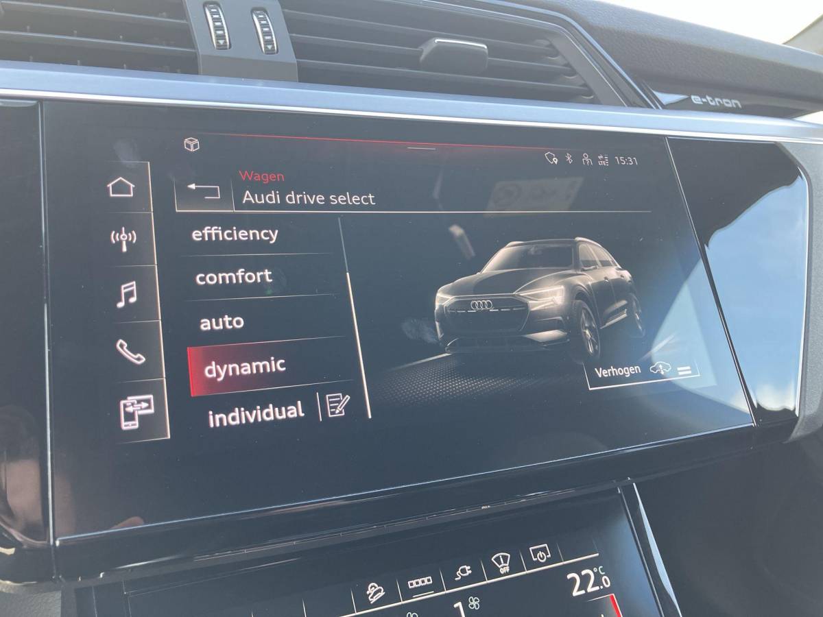 Audi e-tron Audi E-tron 55 300kW/408PK S Line 95Kwh · SOH 94,6% · Panoramadak · Leder/Alcantara · 360°Camera + Parkeersensoren · Stoelverwarming ·