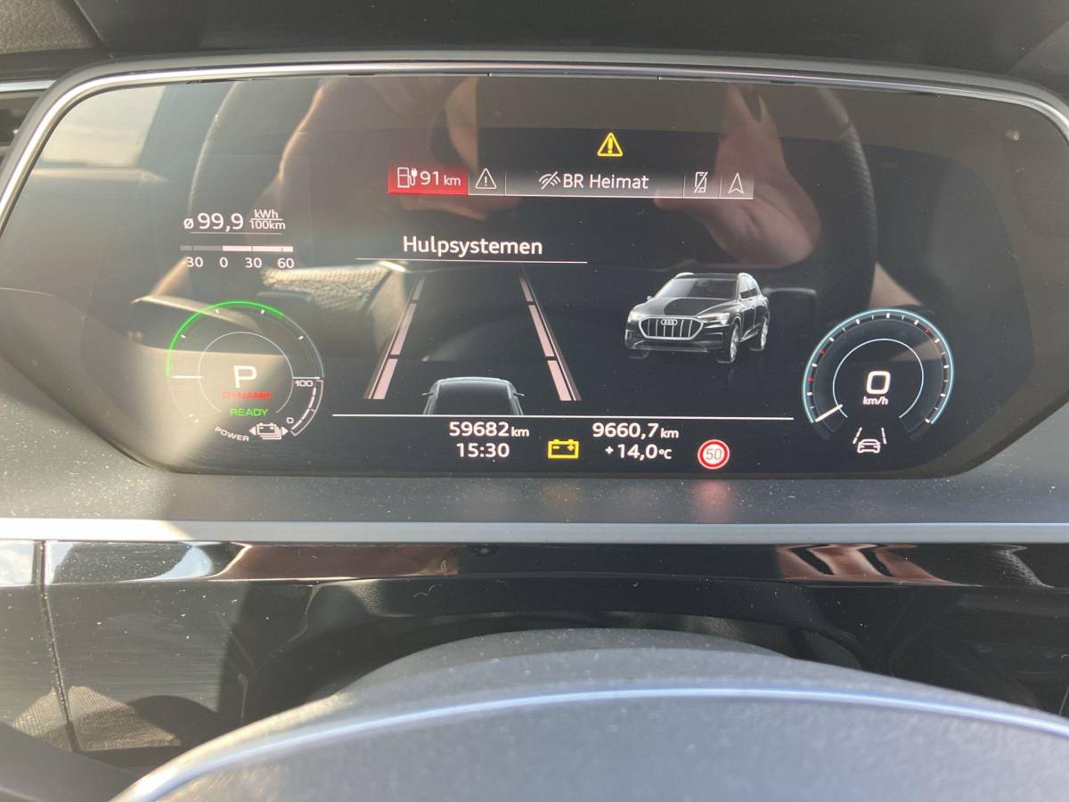 Audi e-tron Audi E-tron 55 300kW/408PK S Line 95Kwh · SOH 94,6% · Panoramadak · Leder/Alcantara · 360°Camera + Parkeersensoren · Stoelverwarming ·