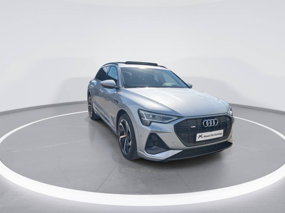 Audi e-tron Audi E-tron 55 300kW/408PK S Line 95Kwh · SOH 94,6% · Panoramadak · Leder/Alcantara · 360°Camera + Parkeersensoren · Stoelverwarming ·