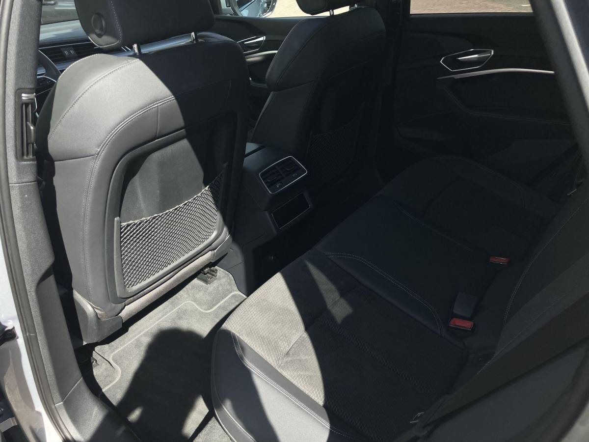 Audi e-tron Audi E-tron 55 300kW/408PK S Line 95Kwh · SOH 94,6% · Panoramadak · Leder/Alcantara · 360°Camera + Parkeersensoren · Stoelverwarming ·