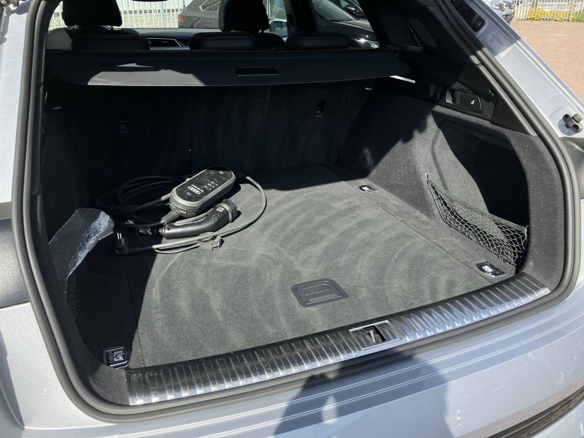 Audi e-tron Audi E-tron 55 300kW/408PK S Line 95Kwh · SOH 94,6% · Panoramadak · Leder/Alcantara · 360°Camera + Parkeersensoren · Stoelverwarming ·