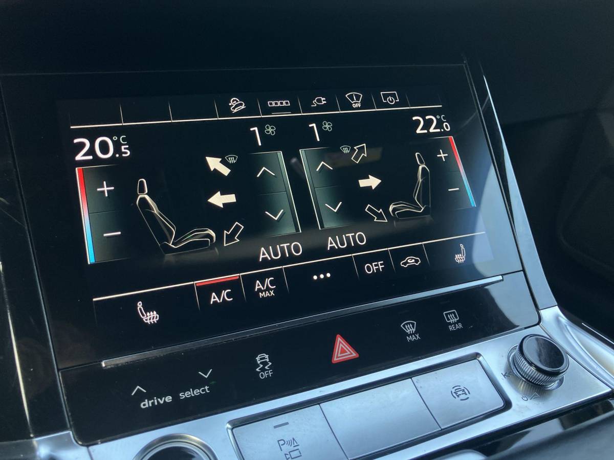 Audi e-tron Audi E-tron 55 300kW/408PK S Line 95Kwh · SOH 94,6% · Panoramadak · Leder/Alcantara · 360°Camera + Parkeersensoren · Stoelverwarming ·