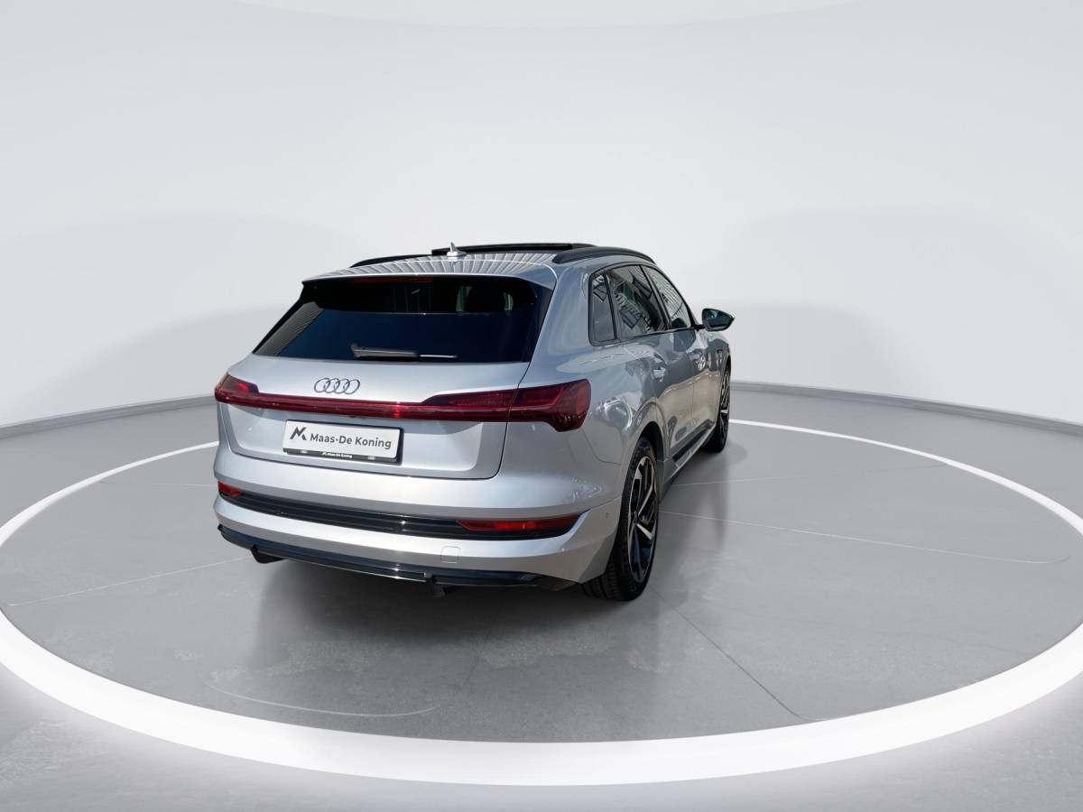 Audi e-tron Audi E-tron 55 300kW/408PK S Line 95Kwh · SOH 94,6% · Panoramadak · Leder/Alcantara · 360°Camera + Parkeersensoren · Stoelverwarming ·