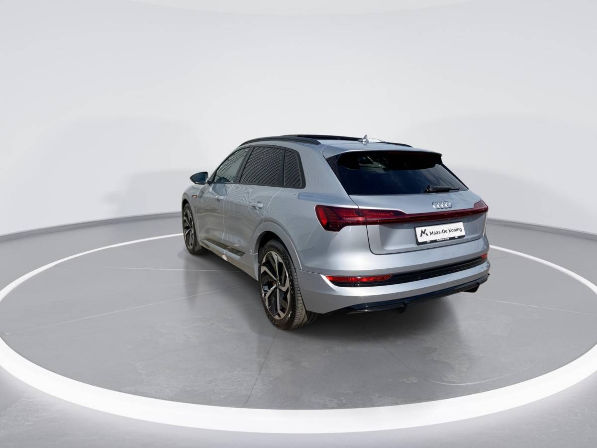 Audi e-tron Audi E-tron 55 300kW/408PK S Line 95Kwh · SOH 94,6% · Panoramadak · Leder/Alcantara · 360°Camera + Parkeersensoren · Stoelverwarming ·