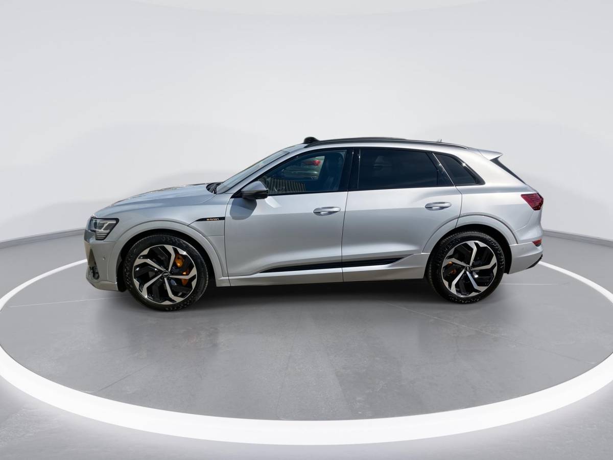 Audi e-tron Audi E-tron 55 300kW/408PK S Line 95Kwh · SOH 94,6% · Panoramadak · Leder/Alcantara · 360°Camera + Parkeersensoren · Stoelverwarming ·