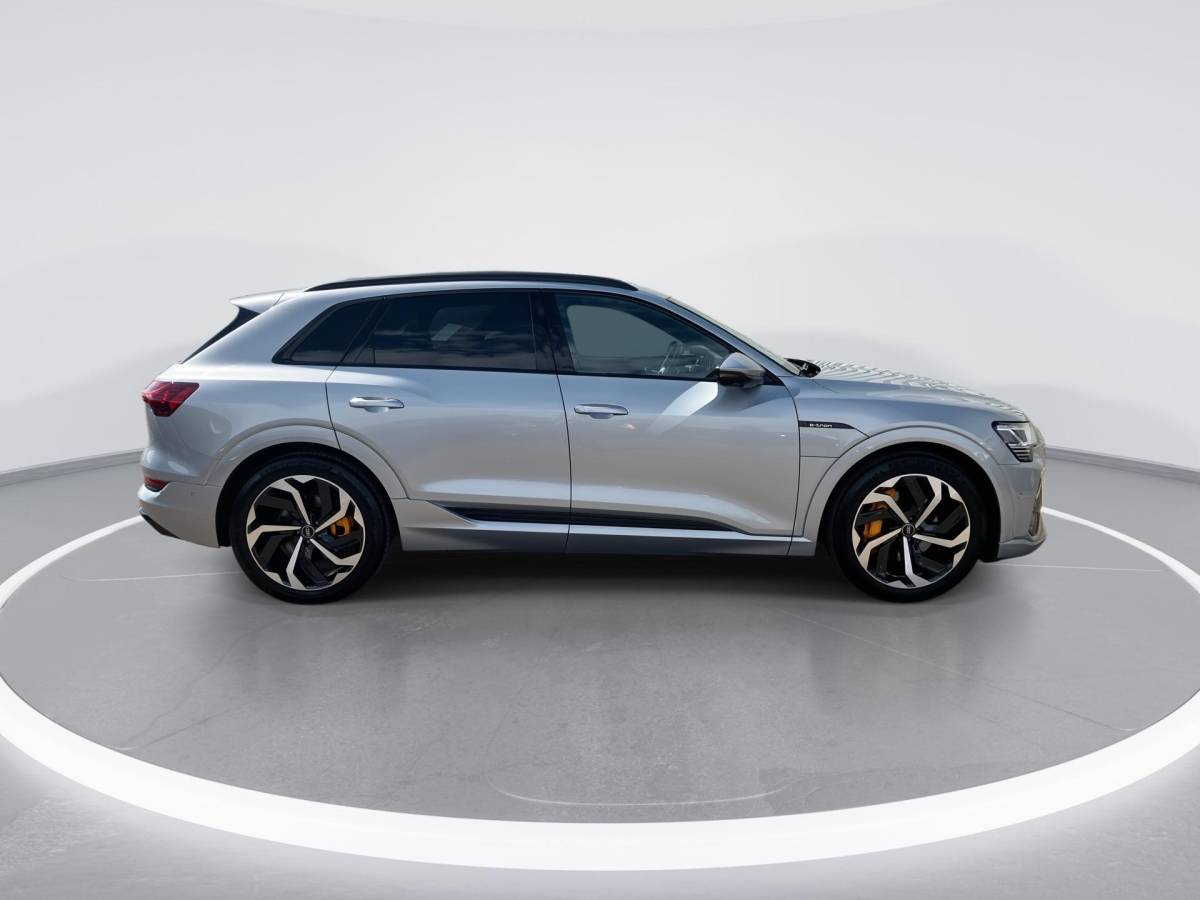 Audi e-tron Audi E-tron 55 300kW/408PK S Line 95Kwh · SOH 94,6% · Panoramadak · Leder/Alcantara · 360°Camera + Parkeersensoren · Stoelverwarming ·