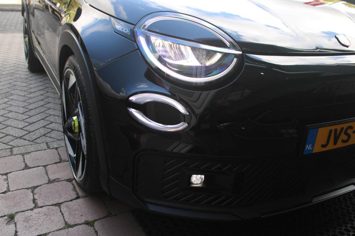 Abarth 600e ABARTH 600e Abarth Turismo 240PK 54 kWh | “TORSEN” MECHANISCH SPERDIFFERENTIEEL | SABELT SPORT STOELEN | 20″ LICHTMETALEN VELGEN ABARTH DESIGN | ABARTH BODYKIT | PARKEERSENSOREN ACHTER | ABARTH REMKLAUWEN | ADAPTIVE CRUISE CONTROL | DRAADLOZE APPLE CARPLAY/ANDROID AUTO | DC SNELLAAD FUNCTIE | KEYLESS START | AUTOMATISCH DIMMENDE BINNENSPIEGEL |
