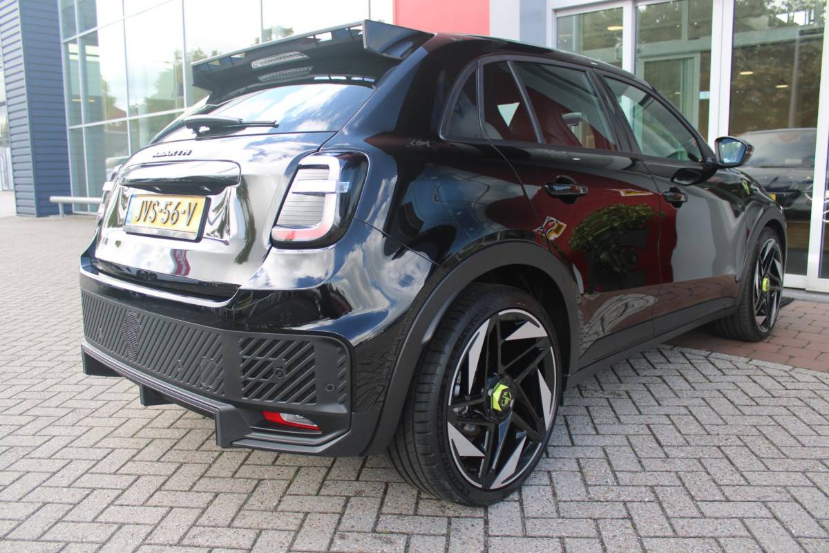 Abarth 600e ABARTH 600e Abarth Turismo 240PK 54 kWh | “TORSEN” MECHANISCH SPERDIFFERENTIEEL | SABELT SPORT STOELEN | 20″ LICHTMETALEN VELGEN ABARTH DESIGN | ABARTH BODYKIT | PARKEERSENSOREN ACHTER | ABARTH REMKLAUWEN | ADAPTIVE CRUISE CONTROL | DRAADLOZE APPLE CARPLAY/ANDROID AUTO | DC SNELLAAD FUNCTIE | KEYLESS START | AUTOMATISCH DIMMENDE BINNENSPIEGEL |