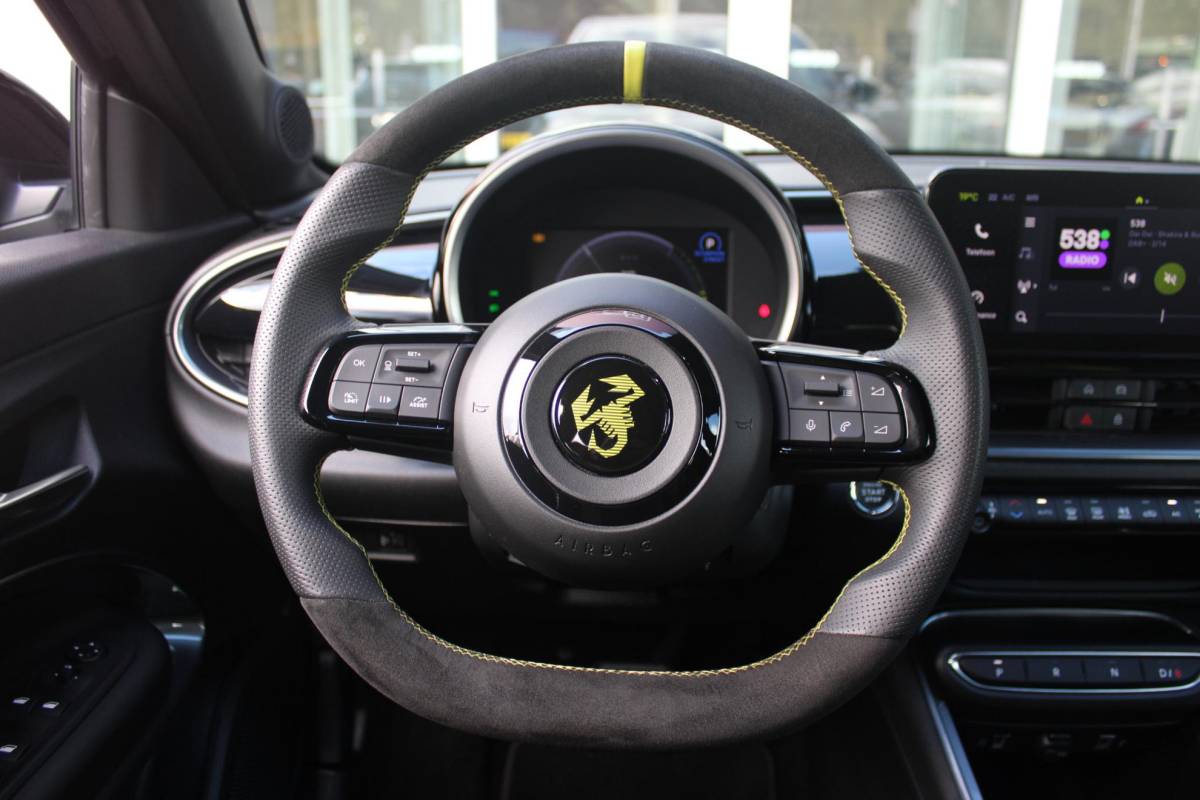 Abarth 600e ABARTH 600e Abarth Turismo 240PK 54 kWh | “TORSEN” MECHANISCH SPERDIFFERENTIEEL | SABELT SPORT STOELEN | 20″ LICHTMETALEN VELGEN ABARTH DESIGN | ABARTH BODYKIT | PARKEERSENSOREN ACHTER | ABARTH REMKLAUWEN | ADAPTIVE CRUISE CONTROL | DRAADLOZE APPLE CARPLAY/ANDROID AUTO | DC SNELLAAD FUNCTIE | KEYLESS START | AUTOMATISCH DIMMENDE BINNENSPIEGEL |