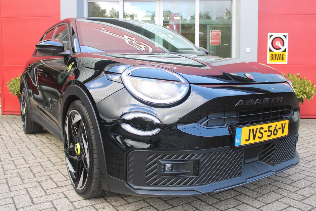 Abarth 600e ABARTH 600e Abarth Turismo 240PK 54 kWh | “TORSEN” MECHANISCH SPERDIFFERENTIEEL | SABELT SPORT STOELEN | 20″ LICHTMETALEN VELGEN ABARTH DESIGN | ABARTH BODYKIT | PARKEERSENSOREN ACHTER | ABARTH REMKLAUWEN | ADAPTIVE CRUISE CONTROL | DRAADLOZE APPLE CARPLAY/ANDROID AUTO | DC SNELLAAD FUNCTIE | KEYLESS START | AUTOMATISCH DIMMENDE BINNENSPIEGEL |