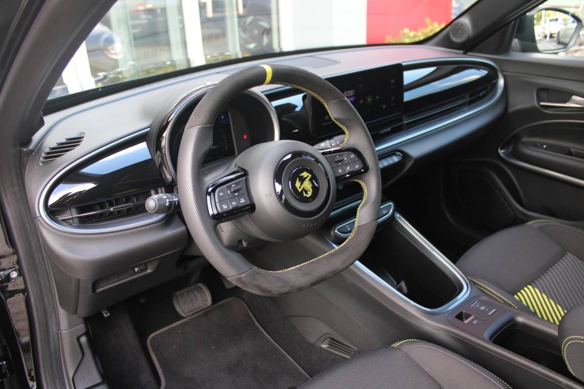 Abarth 600e ABARTH 600e Abarth Turismo 240PK 54 kWh | “TORSEN” MECHANISCH SPERDIFFERENTIEEL | SABELT SPORT STOELEN | 20″ LICHTMETALEN VELGEN ABARTH DESIGN | ABARTH BODYKIT | PARKEERSENSOREN ACHTER | ABARTH REMKLAUWEN | ADAPTIVE CRUISE CONTROL | DRAADLOZE APPLE CARPLAY/ANDROID AUTO | DC SNELLAAD FUNCTIE | KEYLESS START | AUTOMATISCH DIMMENDE BINNENSPIEGEL |